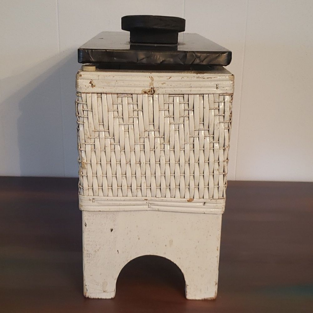 Vintage 1950s White Wicker Shoe Shine Box Stand - Picture 7 of 11